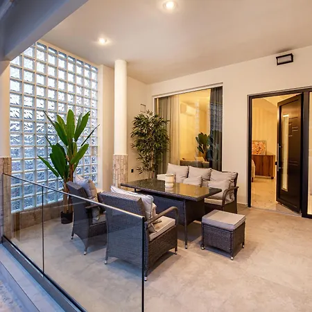 Avento Lux מלון דירות 4*