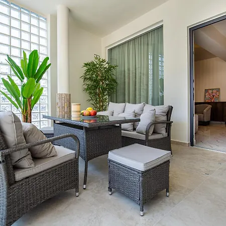 Avento Lux 4* פוטוס
