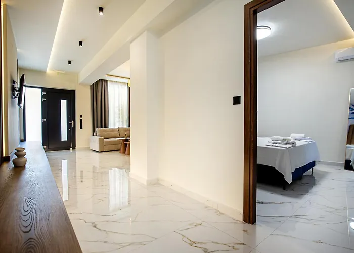Avento Lux 4*