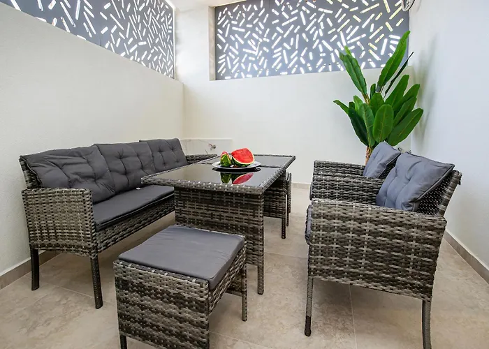 Avento Lux 4*