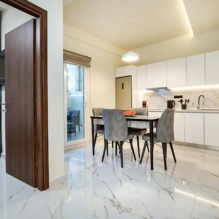 Avento Lux Apartmanhotel 4*