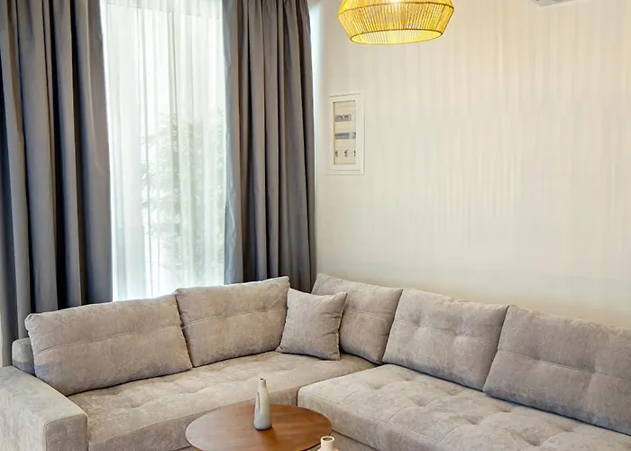 Aparthotel Avento Lux 4*